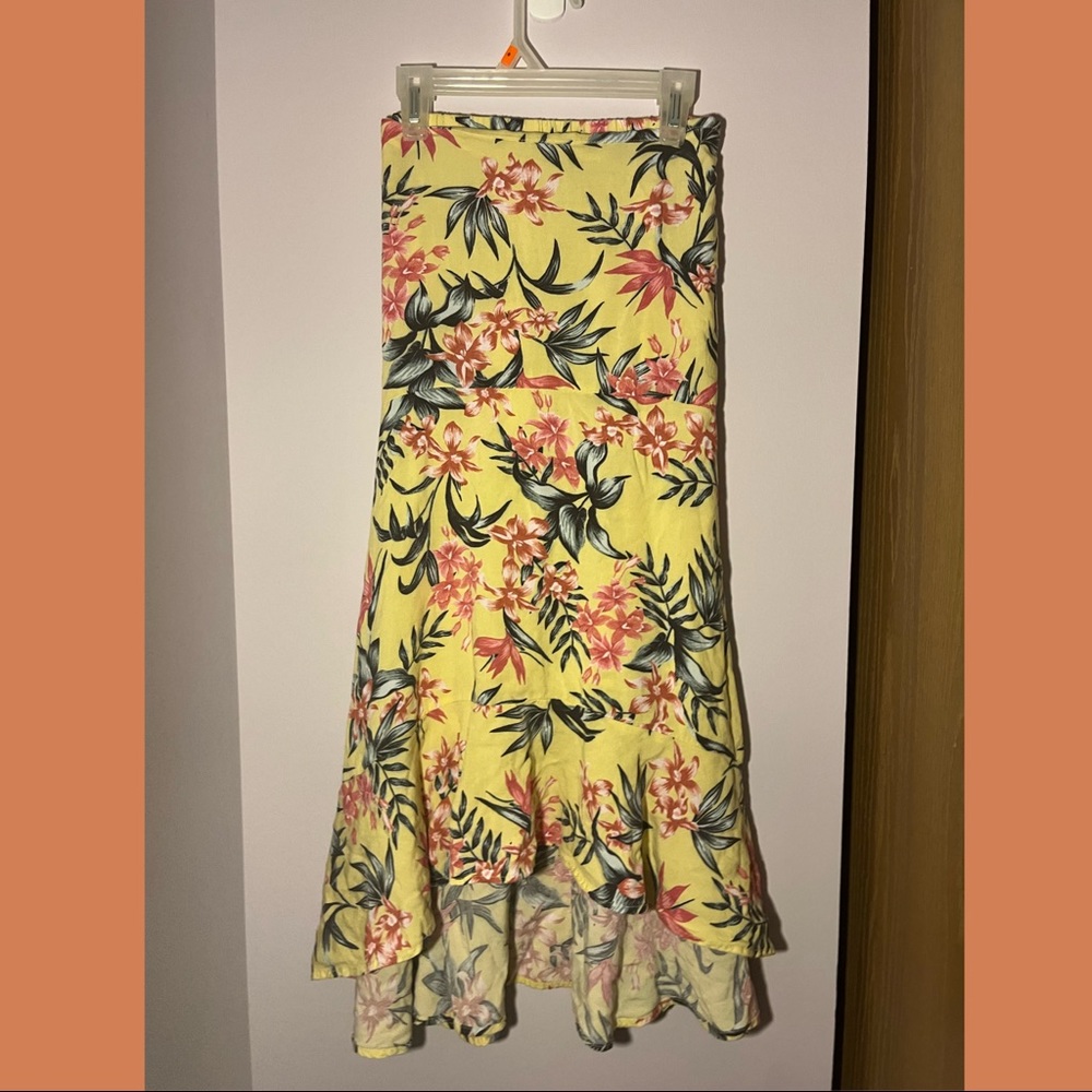 🌼 H&M Yellow floral Maxi Skirt 🌼